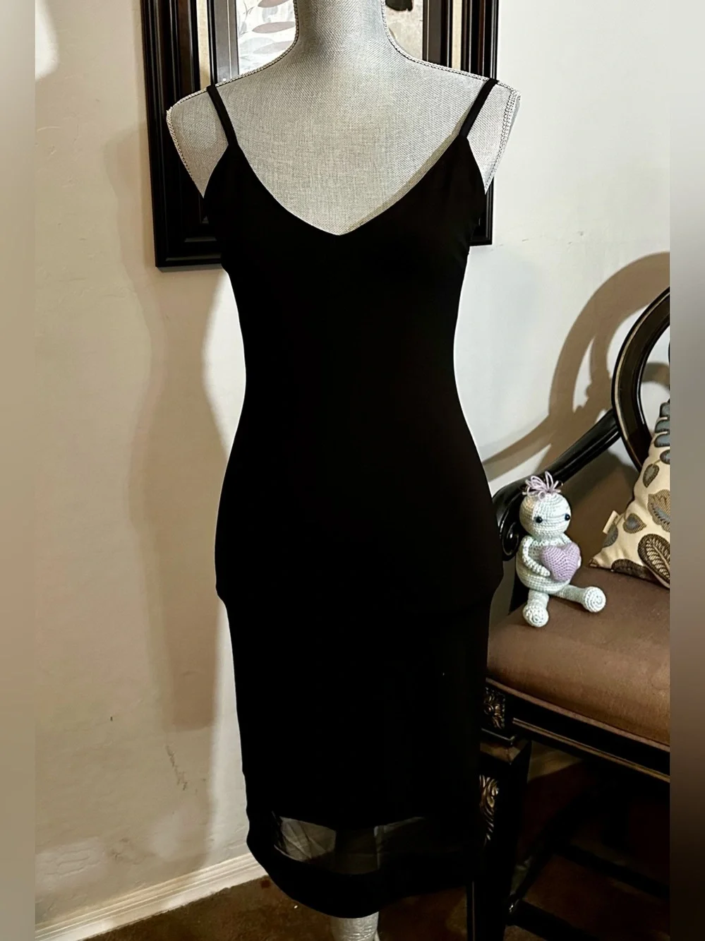 Alice + Olivia Air Sleeveless Cate Slip Dress in Black w Illusion Hemline. ZB14